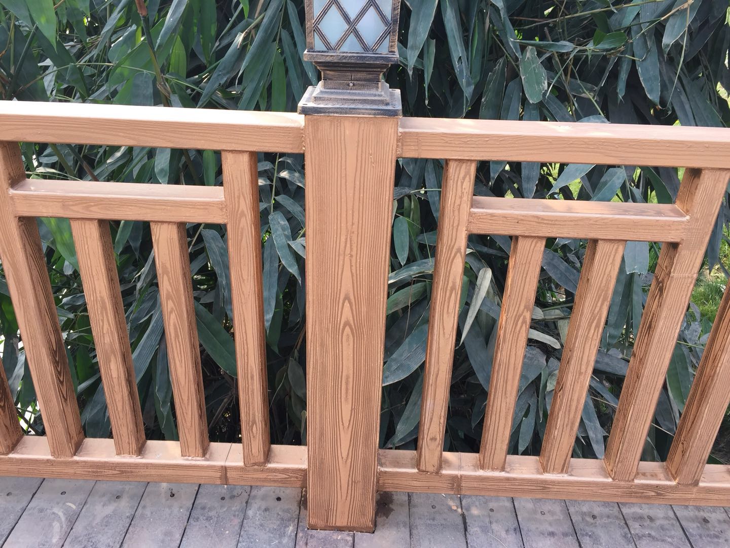 果洛镀锌管栏杆木纹漆施工